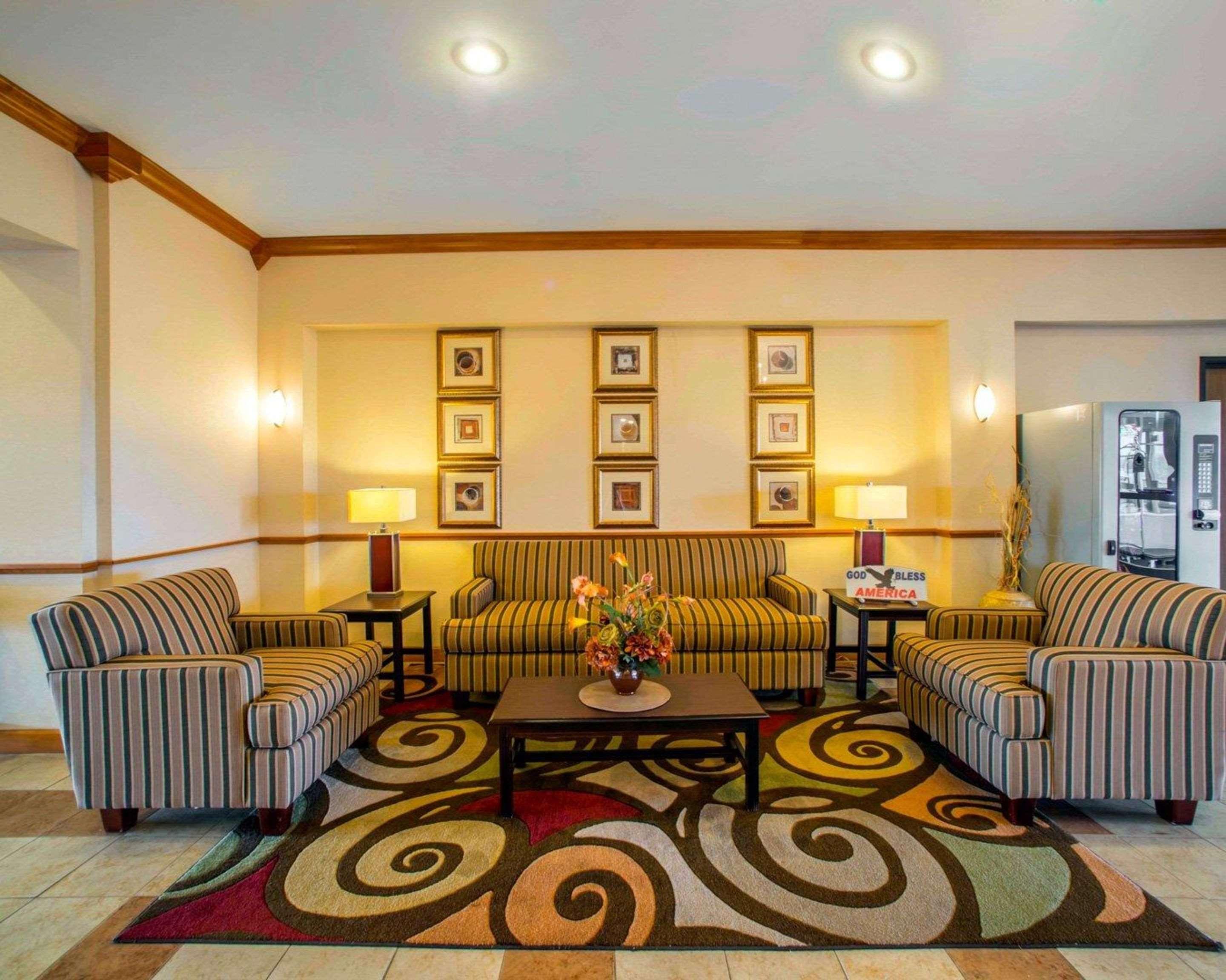 Comfort Inn & Suites Greenville I-70 Zewnętrze zdjęcie