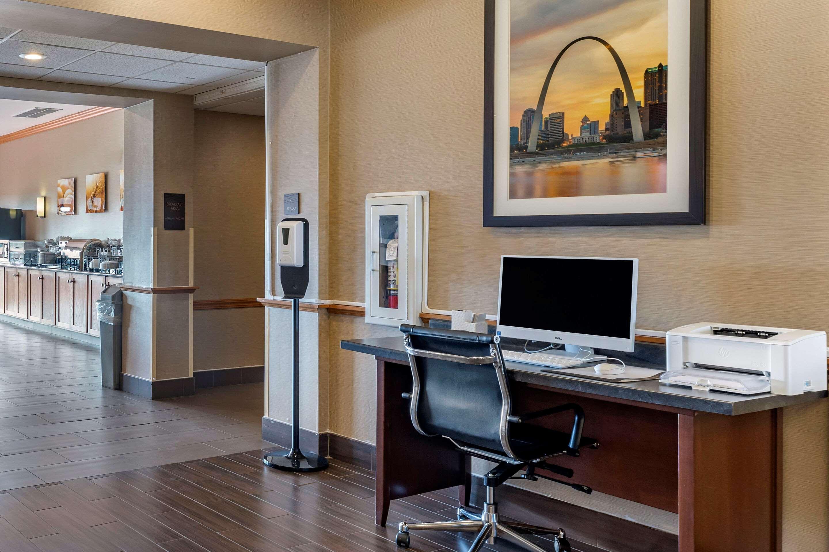 Comfort Inn & Suites Greenville I-70 Zewnętrze zdjęcie