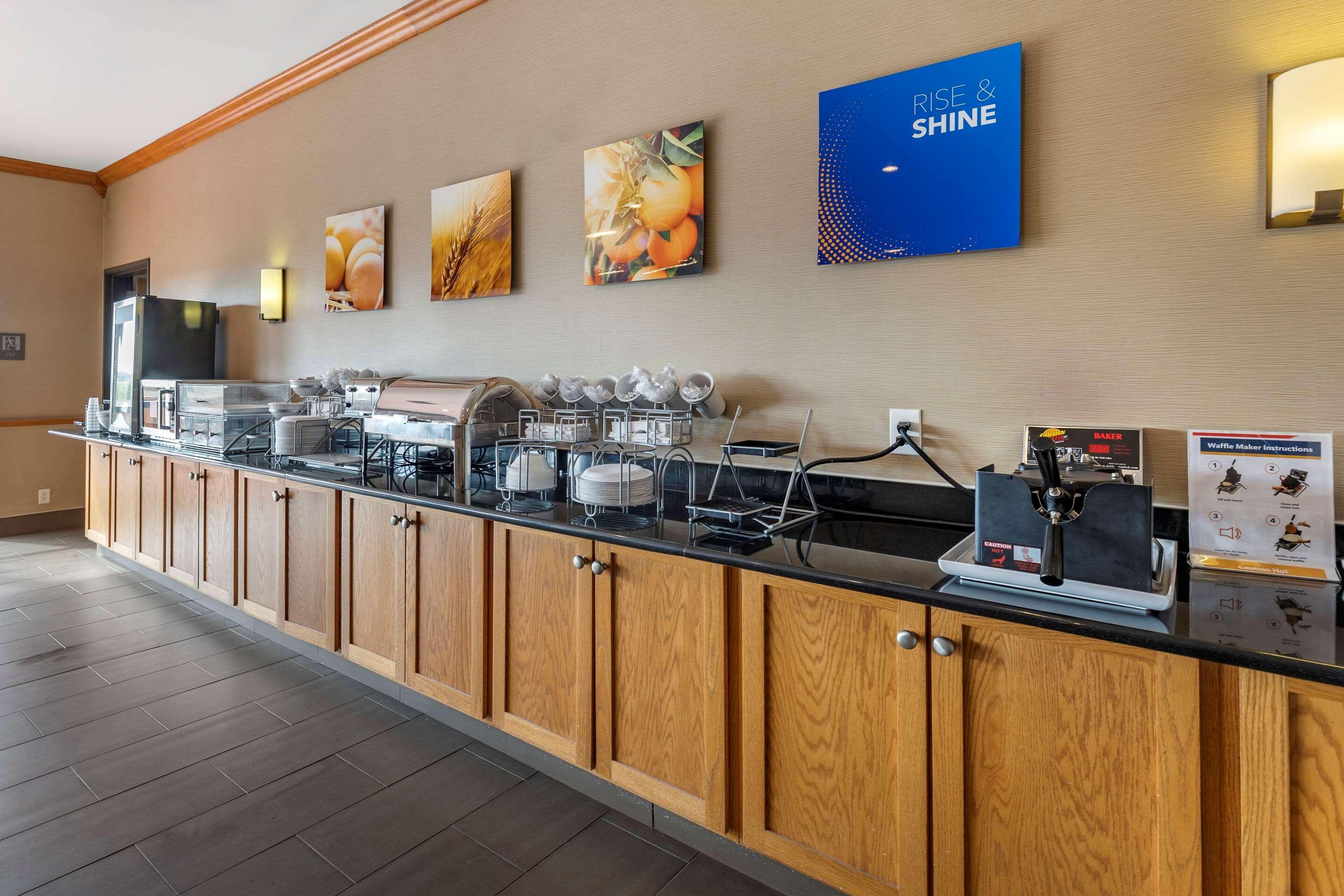 Comfort Inn & Suites Greenville I-70 Zewnętrze zdjęcie